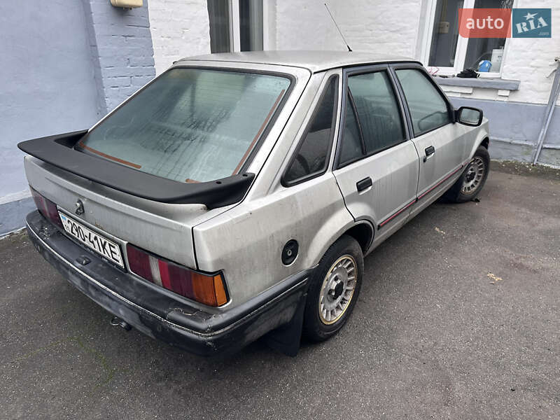 Хэтчбек Ford Escort 1989 в Киеве