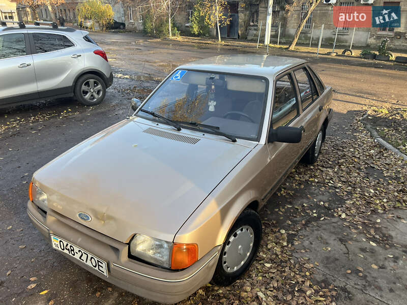 Хэтчбек Ford Escort 1987 в Одессе