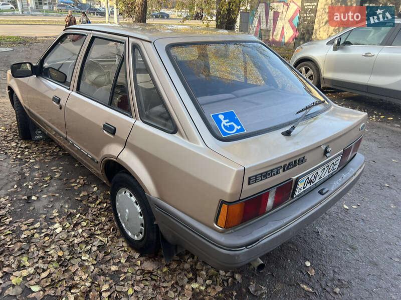 Хэтчбек Ford Escort 1987 в Одессе