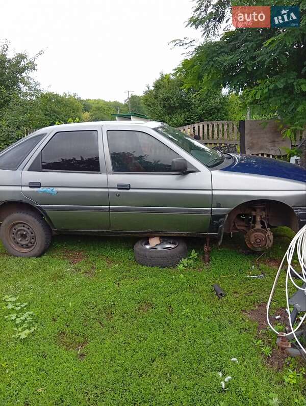 Хэтчбек Ford Escort 1991 в Пирятине