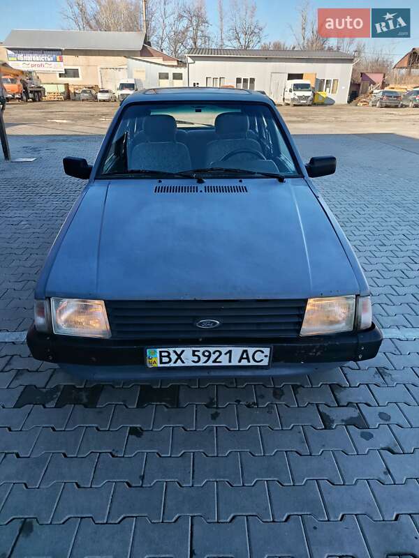 Хэтчбек Ford Escort 1985 в Черновцах