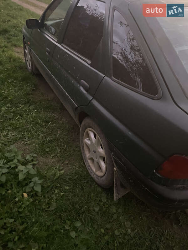 Хетчбек Ford Escort 1996 в Чернівцях фото 6 Хетчбек Ford Escort 1996 в Чернівцях