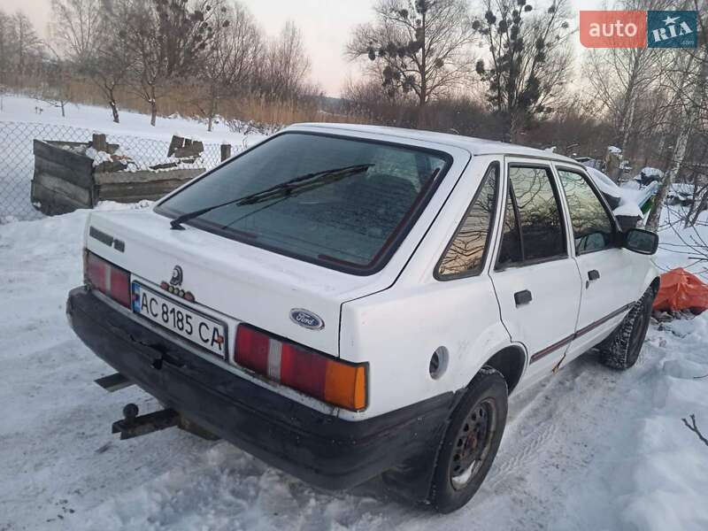 Хетчбек Ford Escort 1987 в Острозі