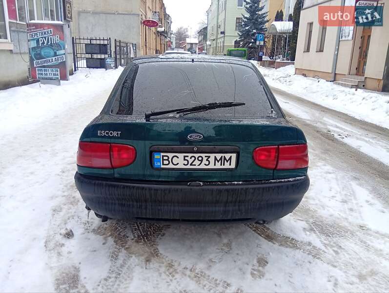 Хетчбек Ford Escort 1997 в Стрию
