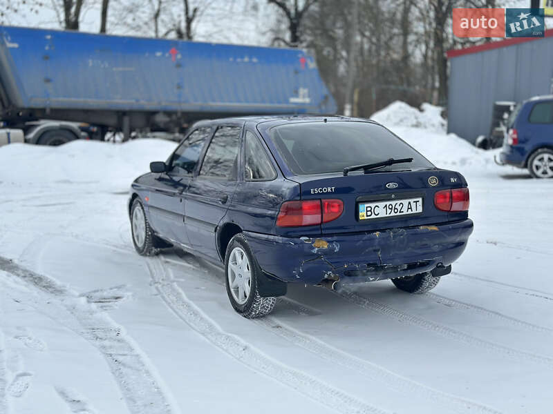 Хетчбек Ford Escort 1997 в Шептицькому