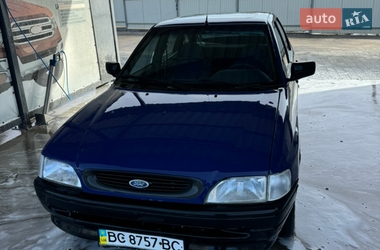 Хэтчбек Ford Escort 1993 в Перемышлянах