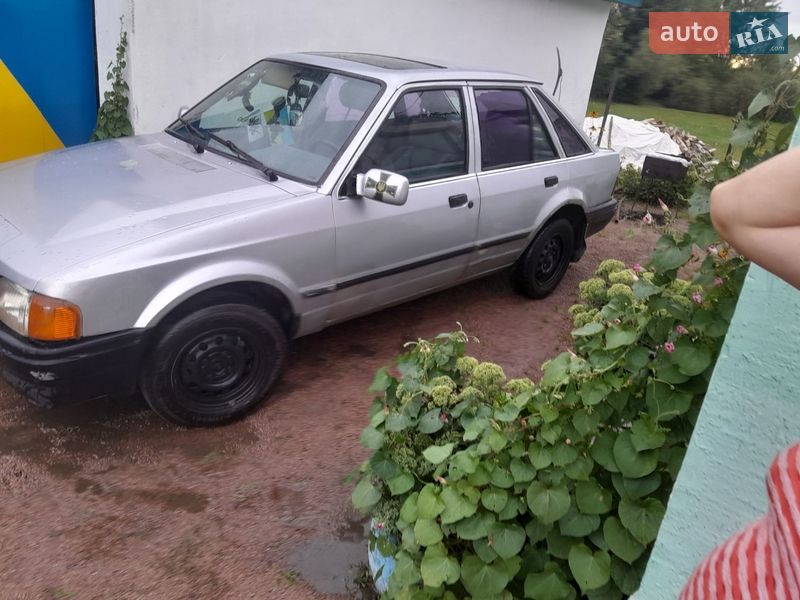 Хэтчбек Ford Escort 1988 в Коростене
