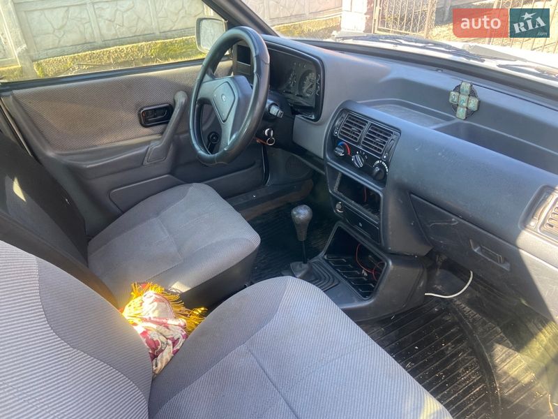 Хетчбек Ford Escort 1987 в Острозі