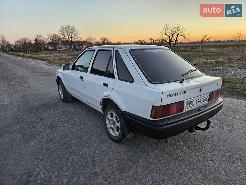 Хетчбек Ford Escort 1988 в Буську