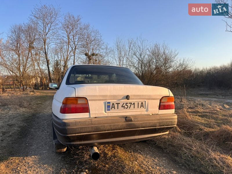 Седан Ford Escort 1993 в Ивано-Франковске