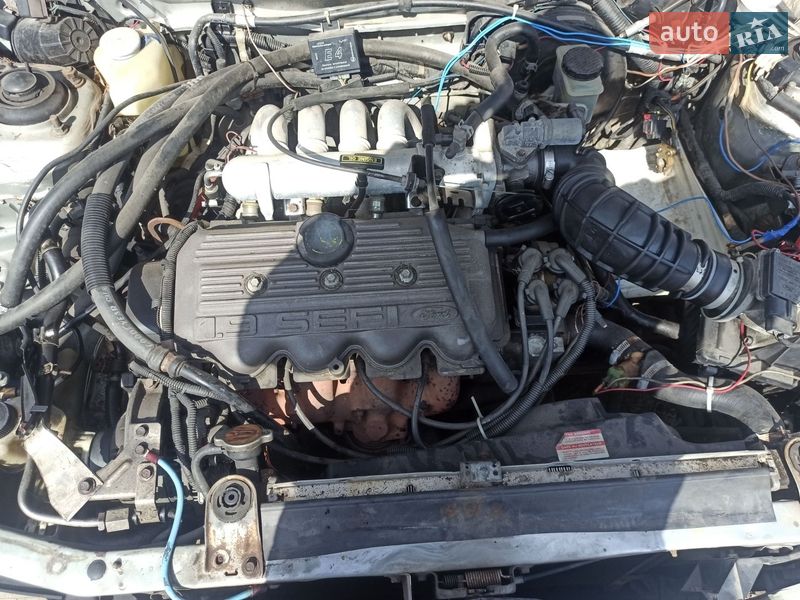 Седан Ford Escort 1993 в Кицмани