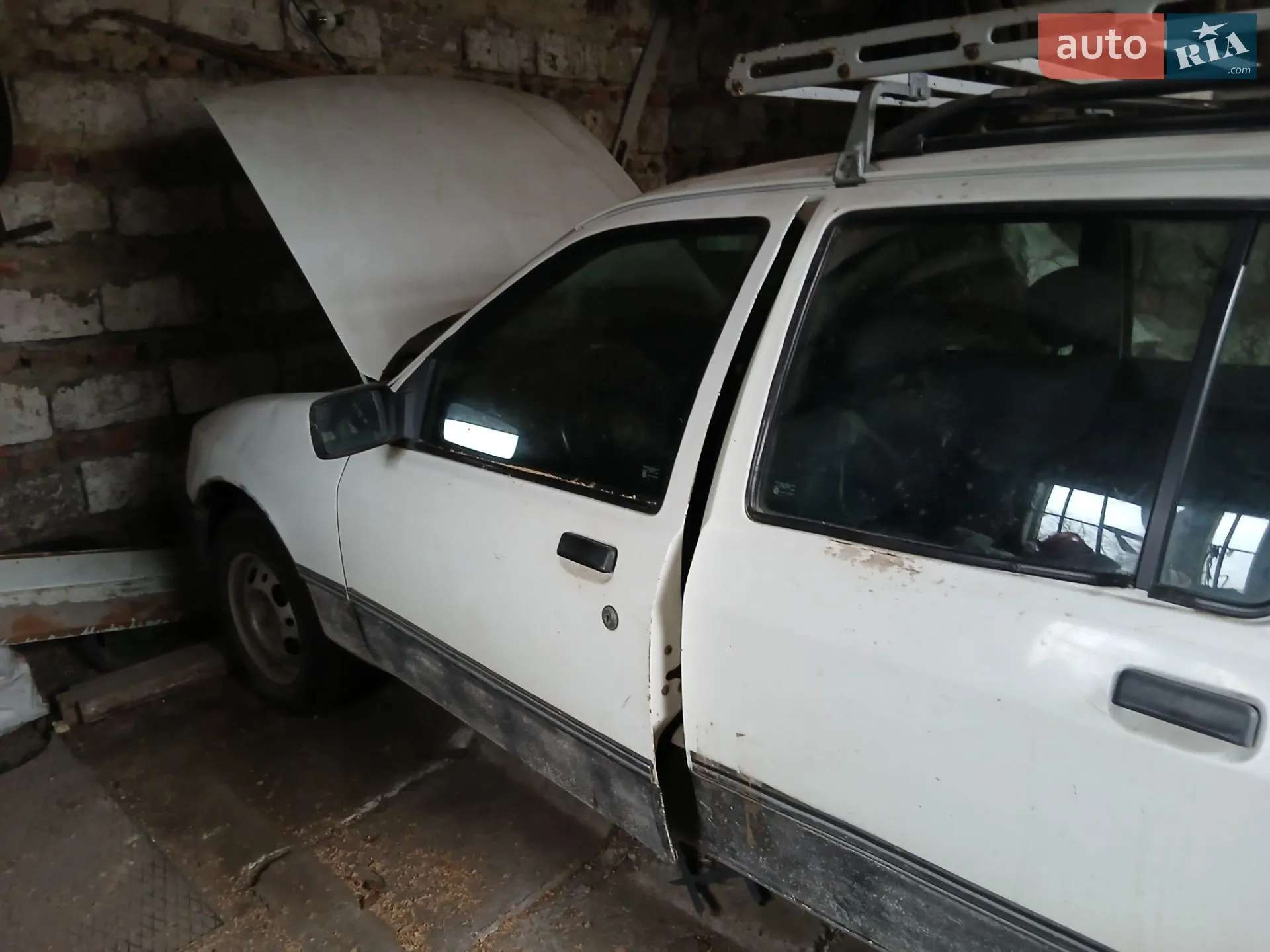 Ford Escort 1989 VIN WF0NXXGBBNKC79696 фото оголошення 2 з 4