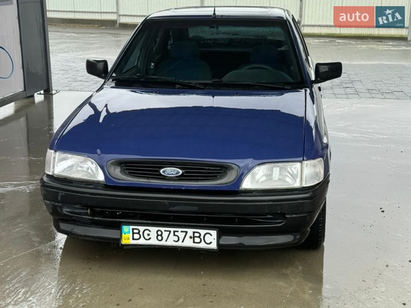Хэтчбек Ford Escort 1993 в Перемышлянах