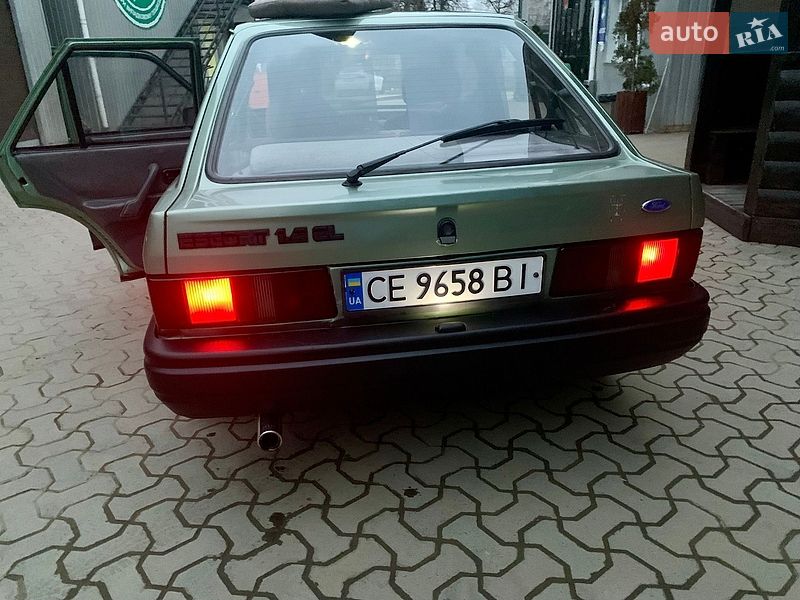 Хетчбек Ford Escort 1987 в Чернівцях