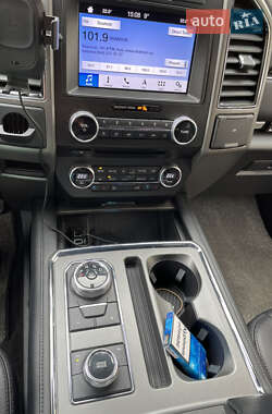 Внедорожник / Кроссовер Ford Expedition 2018 в 