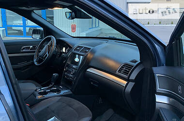 Позашляховик / Кросовер Ford Explorer 2018 в 