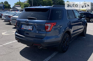 Позашляховик / Кросовер Ford Explorer 2018 в 