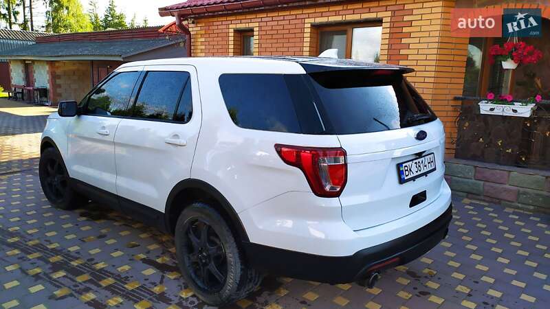 Позашляховик / Кросовер Ford Explorer 2016 в Рокитному