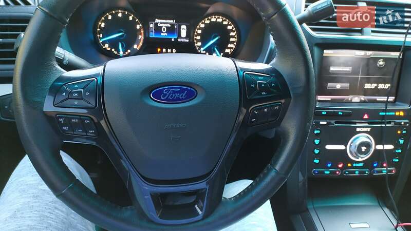 Позашляховик / Кросовер Ford Explorer 2016 в Рокитному