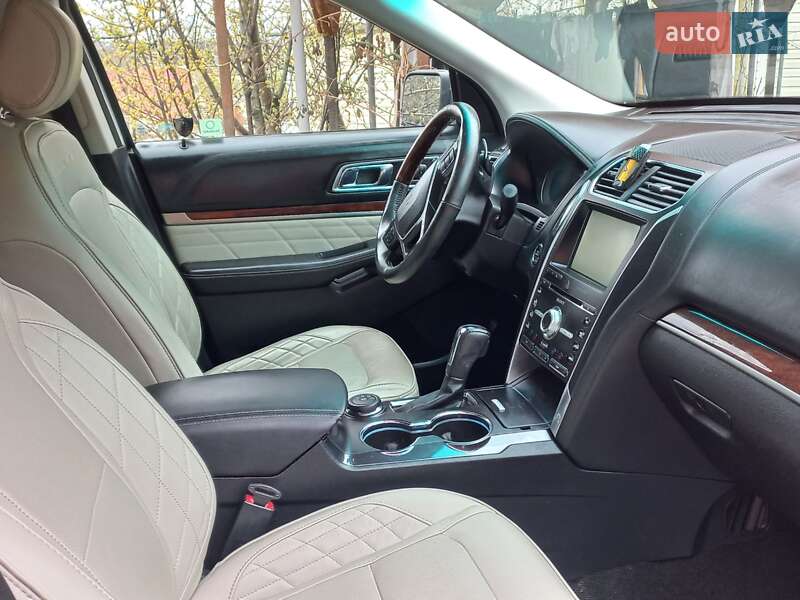 Позашляховик / Кросовер Ford Explorer 2016 в Первомайську