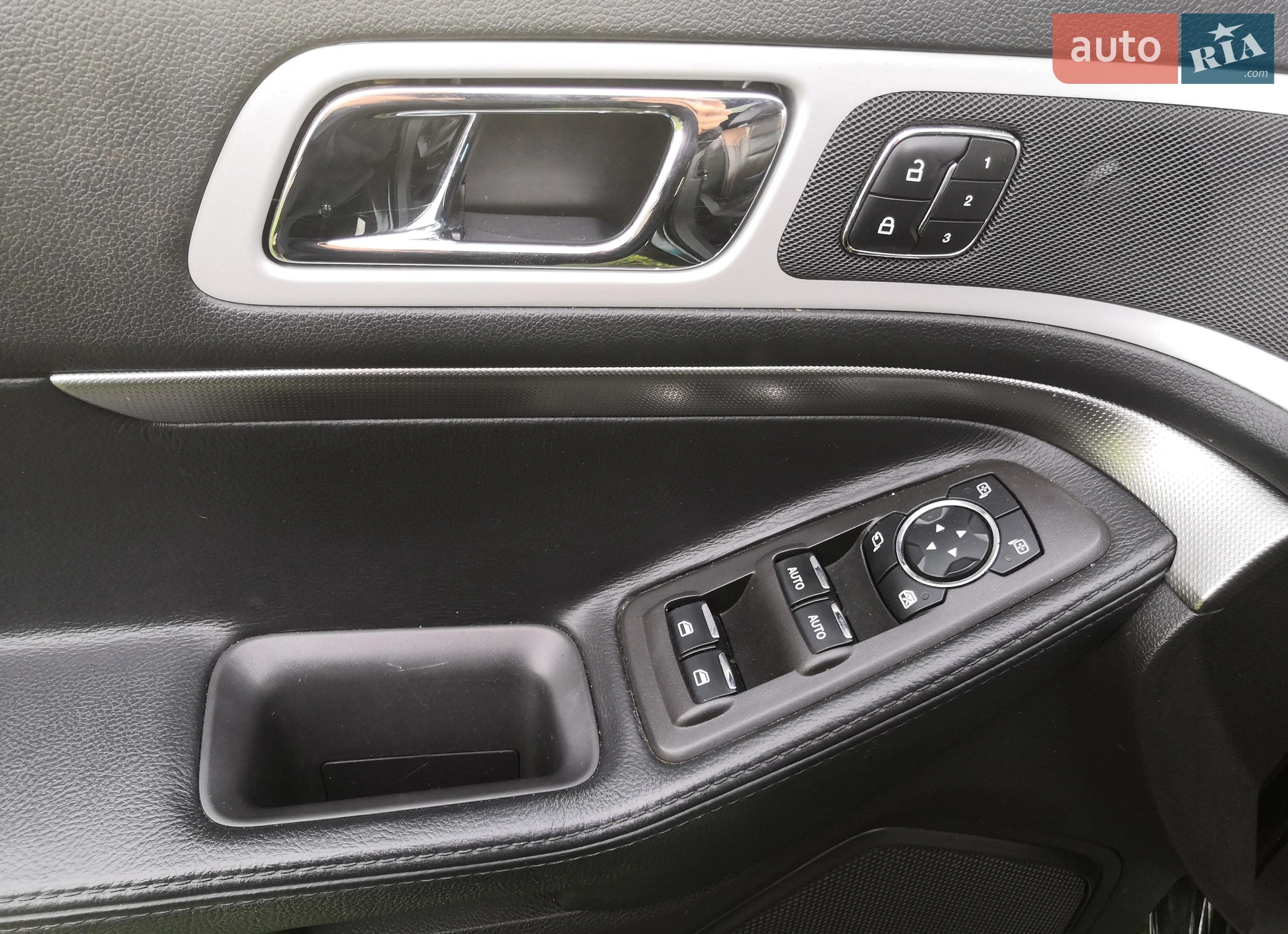 2014 Ford Explorer - мініатюра 25