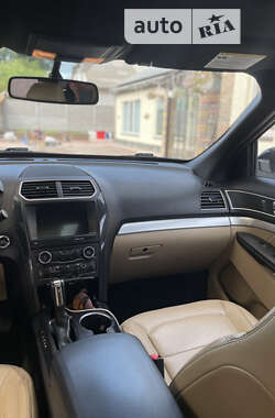 Позашляховик / Кросовер Ford Explorer 2017 в 