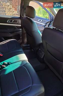 Позашляховик / Кросовер Ford Explorer 2017 в Дніпрі