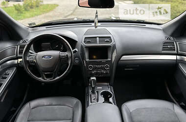 Позашляховик / Кросовер Ford Explorer 2018 в 