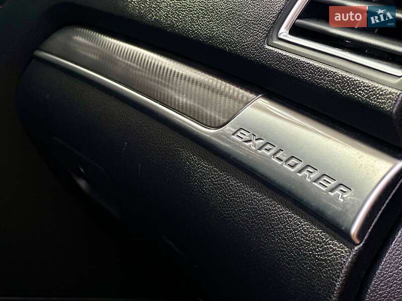Внедорожник / Кроссовер Ford Explorer 2017 в Луцке
