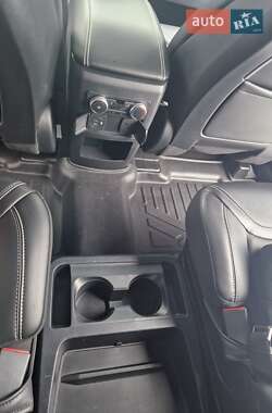 Позашляховик / Кросовер Ford Explorer 2019 в 