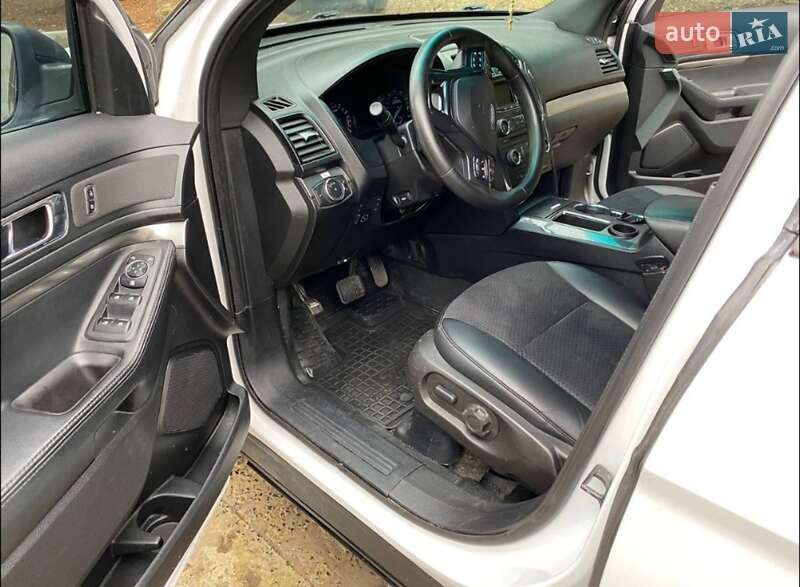 Внедорожник / Кроссовер Ford Explorer 2016 в Вараше