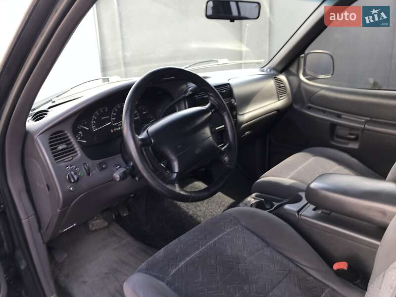 Позашляховик / Кросовер Ford Explorer 2000 в Одесі фото 7 Позашляховик / Кросовер Ford Explorer 2000 в Одесі