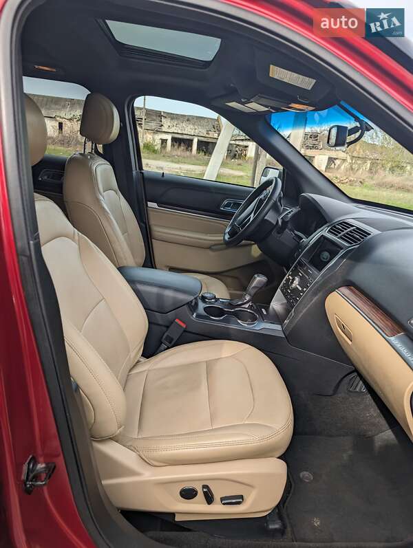 Внедорожник / Кроссовер Ford Explorer 2017 в Обухове
