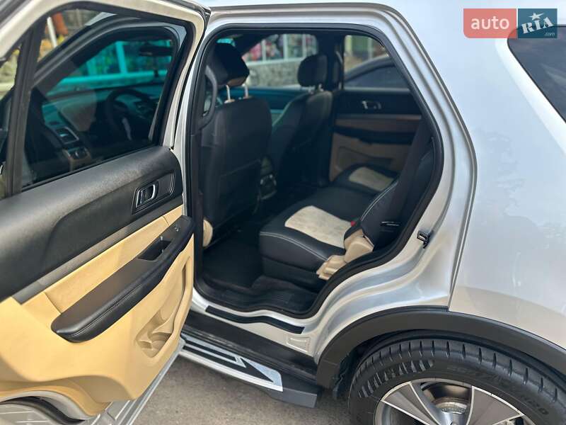 Позашляховик / Кросовер Ford Explorer 2017 в Первомайську