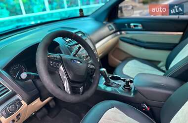 Позашляховик / Кросовер Ford Explorer 2017 в Первомайську