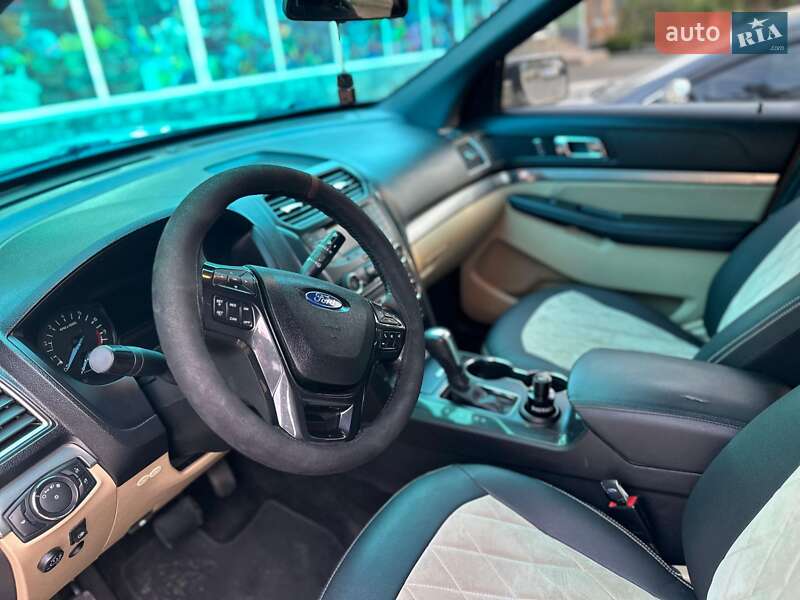 Позашляховик / Кросовер Ford Explorer 2017 в Первомайську