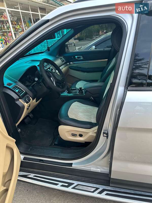 Позашляховик / Кросовер Ford Explorer 2017 в Первомайську