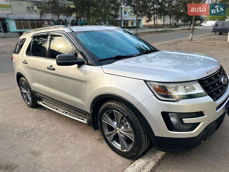 Позашляховик / Кросовер Ford Explorer 2017 в Первомайську