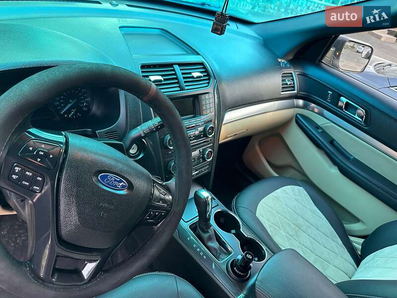 Позашляховик / Кросовер Ford Explorer 2017 в Первомайську