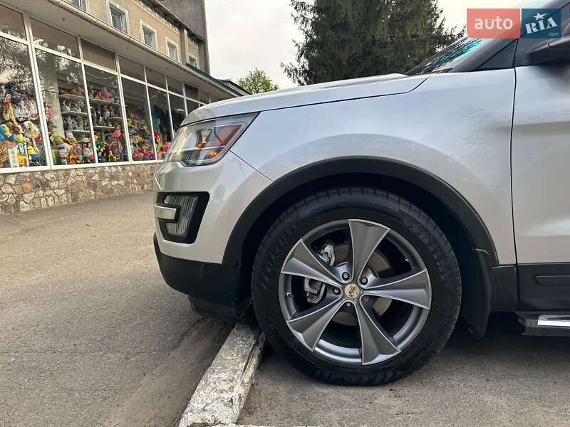 Позашляховик / Кросовер Ford Explorer 2017 в Первомайську