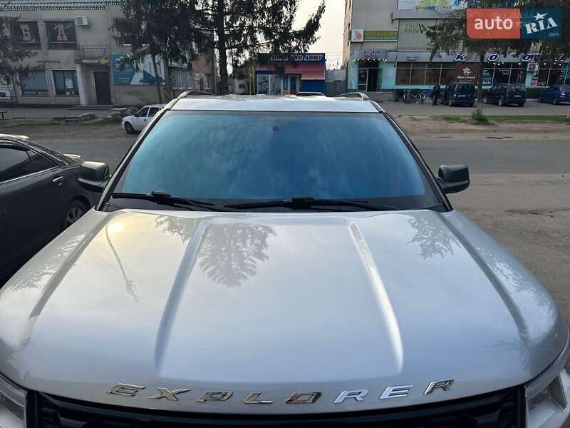 Позашляховик / Кросовер Ford Explorer 2017 в Первомайську