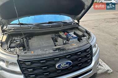 Позашляховик / Кросовер Ford Explorer 2017 в Первомайську
