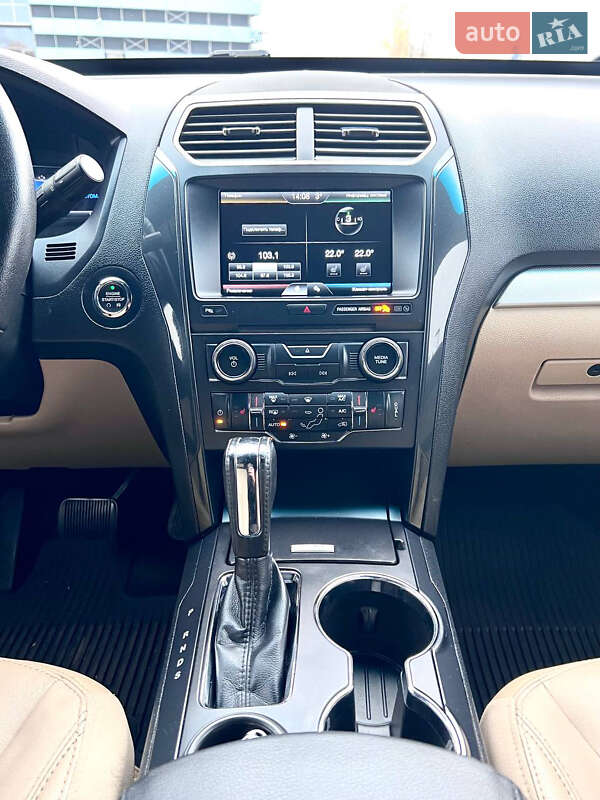 Позашляховик / Кросовер Ford Explorer 2015 в Києві