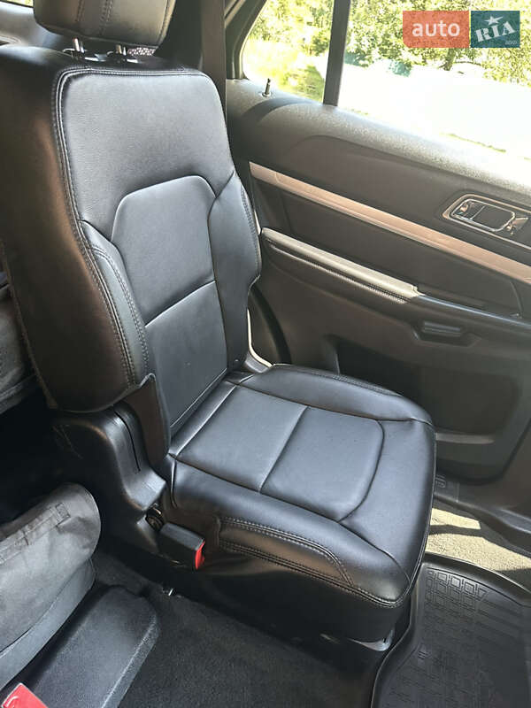 Внедорожник / Кроссовер Ford Explorer 2016 в Ровно