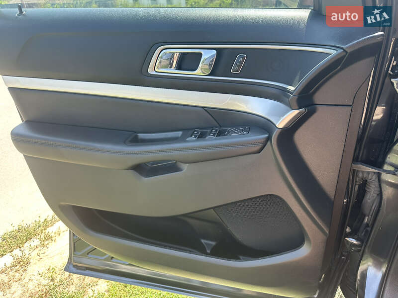 Внедорожник / Кроссовер Ford Explorer 2016 в Ровно