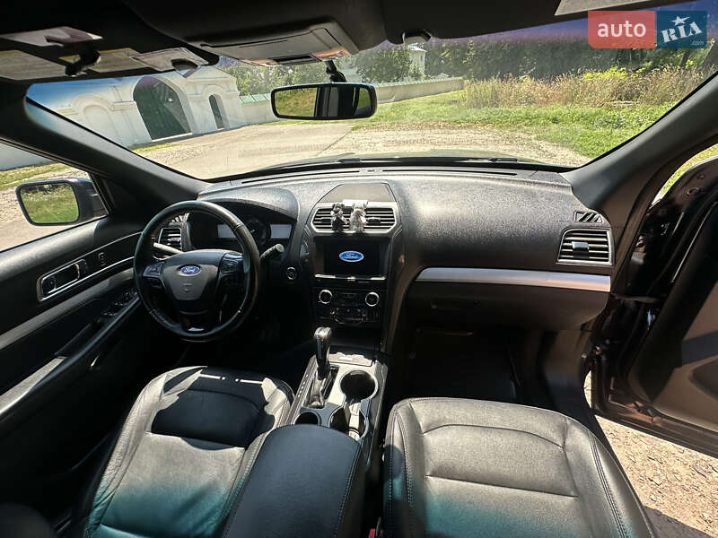Внедорожник / Кроссовер Ford Explorer 2016 в Ровно