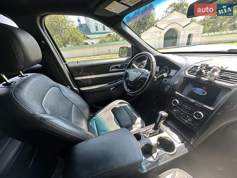 Внедорожник / Кроссовер Ford Explorer 2016 в Ровно