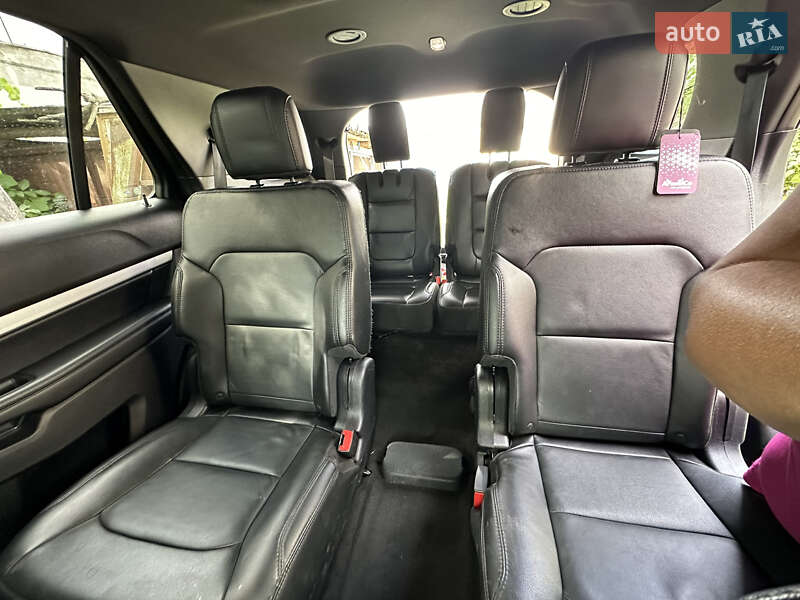Внедорожник / Кроссовер Ford Explorer 2016 в Ровно