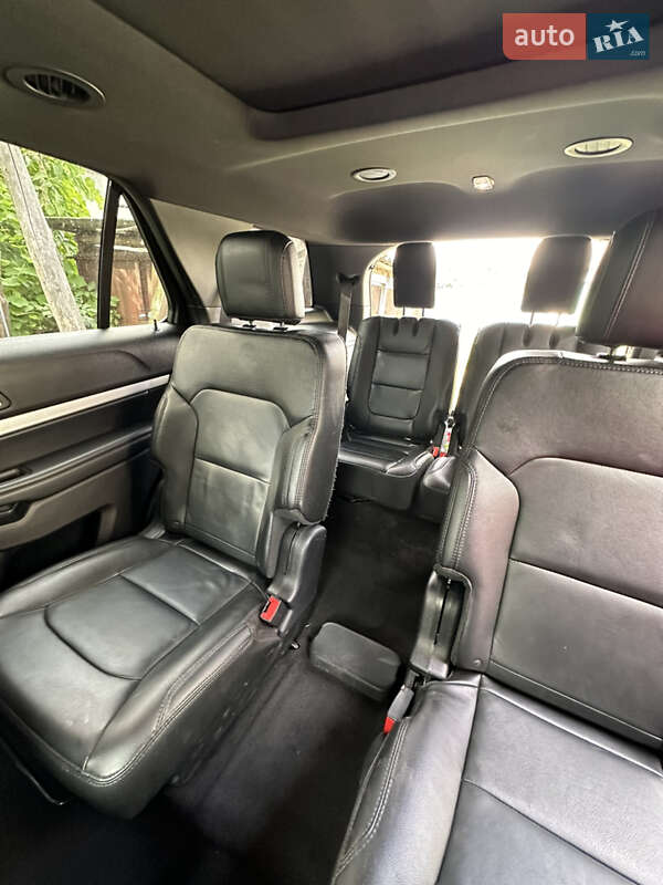 Внедорожник / Кроссовер Ford Explorer 2016 в Ровно