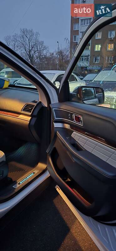 Позашляховик / Кросовер Ford Explorer 2015 в Києві